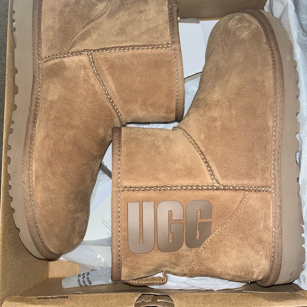 UGG womens Boots NEW size 10 -pending